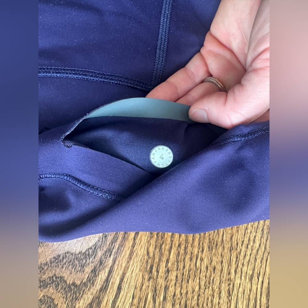 Lululemon In Movement Crop Leggings - Size 4 (Purple) - Picture 2 of 6